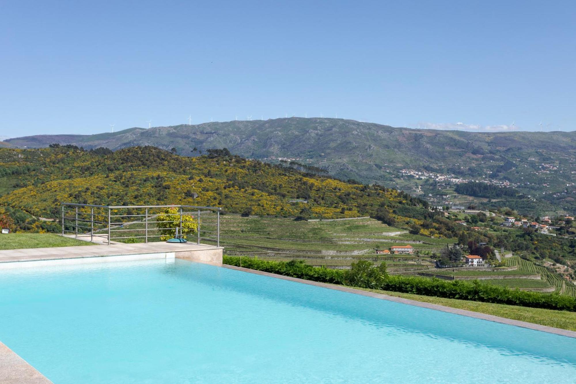 Spacious Villa Pool & Douro View By Host Wise Santa Marinha do Zezere Luaran gambar